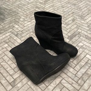 Womens leather Trouve wedge black ankle booties size 7